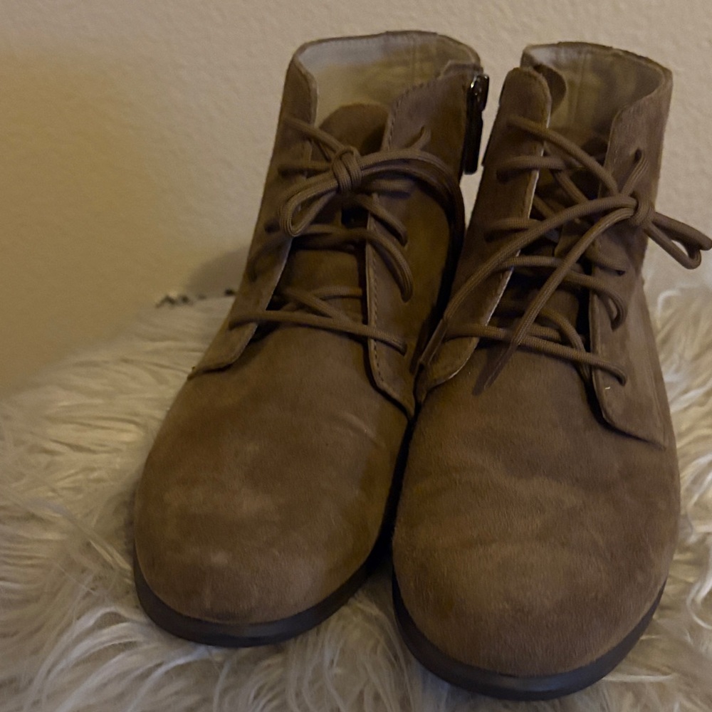 Munro Antonia Water Resistant Zip Ankle bootie